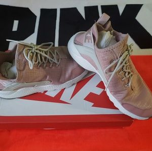 Nike huaraches women Size 7